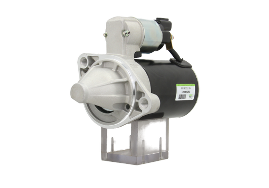 A new 12V starter motor with 8 teeth for Hyundai / Kia vehicles, with a metallic body and a label indicating 0.8 kw power.